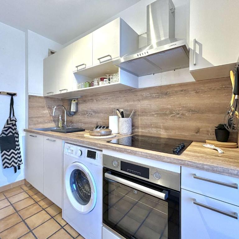 Appartement 3 Pièces, 6 Couchages, Vue Montagne, Parking - FR-1-330C-152 - Appartement - 12