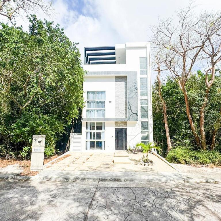 Beautiful house with a private pool - Five-Bedroom House - 46