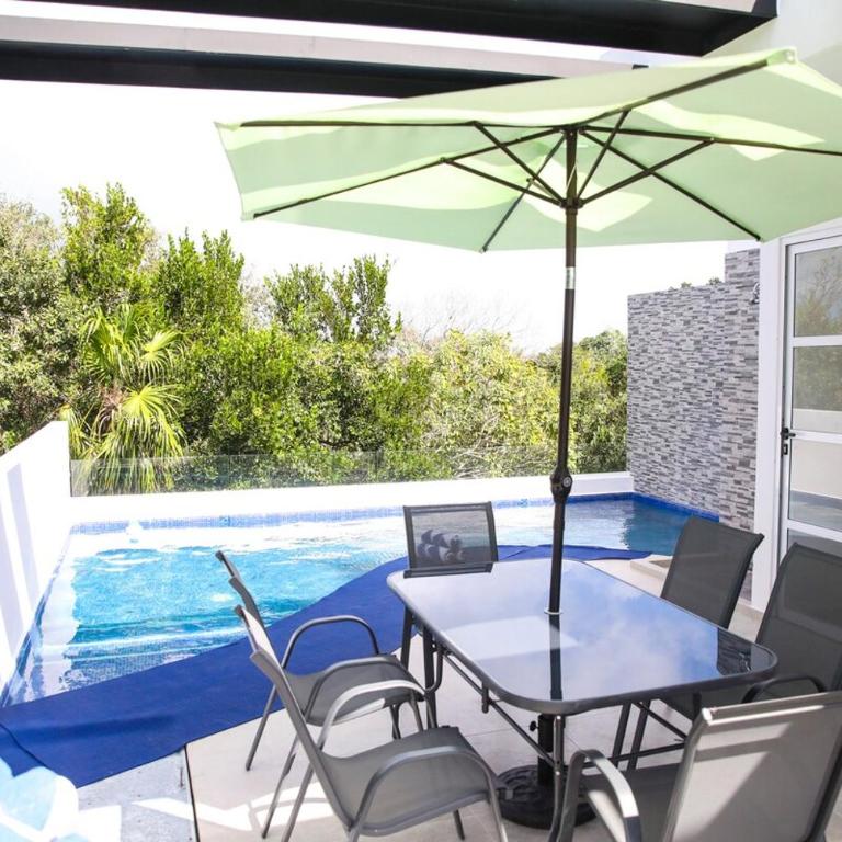 Beautiful house with a private pool - Five-Bedroom House - 96