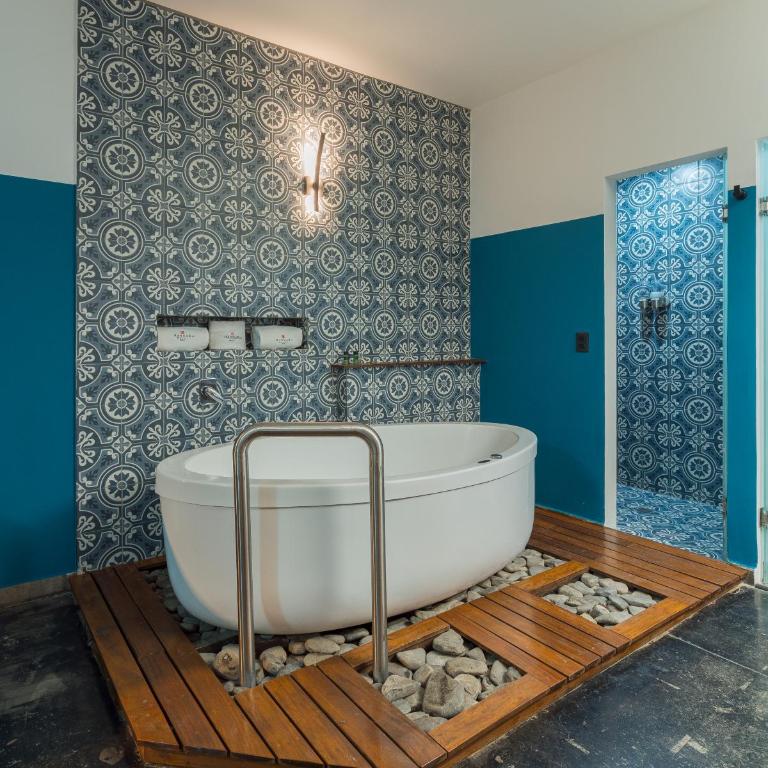 Hangar Select Aeropuerto Guadalajara - King Suite with Spa Bath - 12