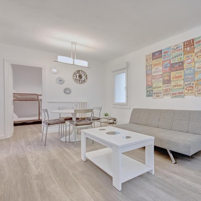 La esquina de Blas by Clabao - Three-Bedroom Apartment - 1