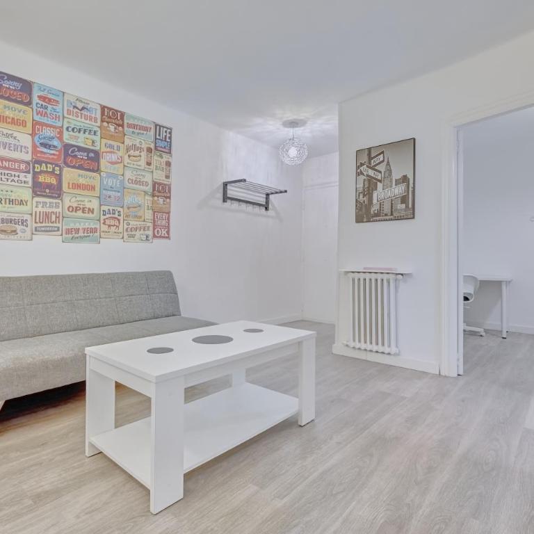 La esquina de Blas by Clabao - Three-Bedroom Apartment - 2