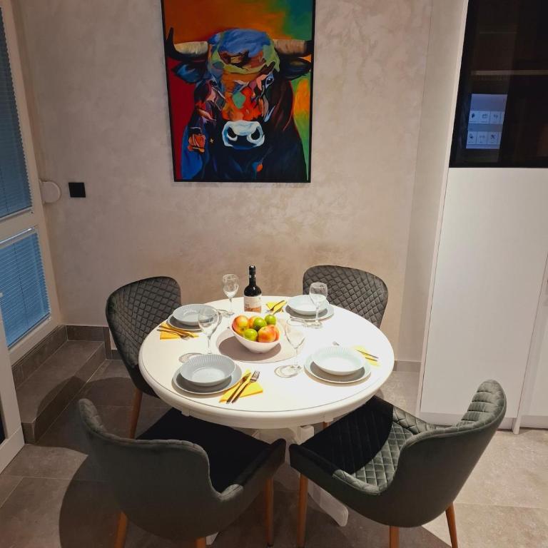 LUX Casa di Stefan - Two-Bedroom Apartment with Balcony and Terrace - 15