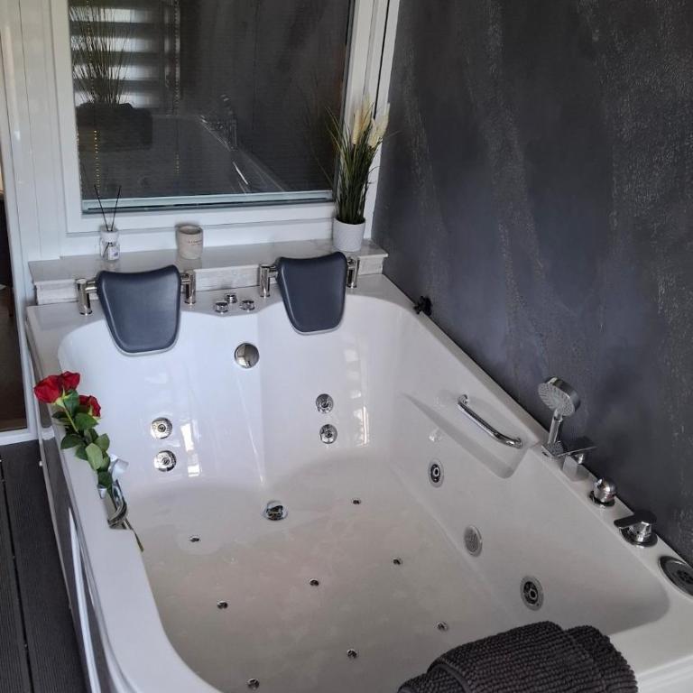 LUX Casa di Stefan - Two-Bedroom Apartment with Balcony and Terrace - 18