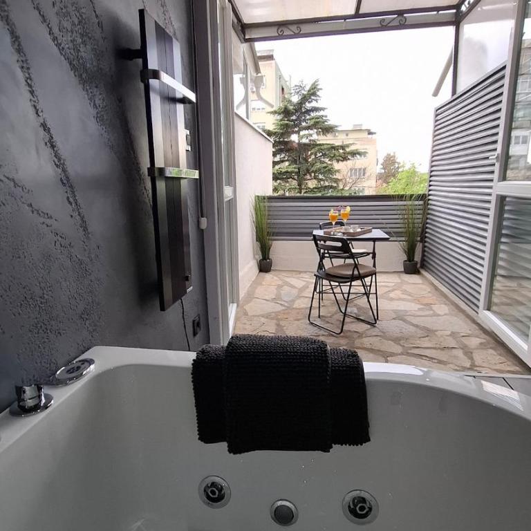 LUX Casa di Stefan - Two-Bedroom Apartment with Balcony and Terrace - 22