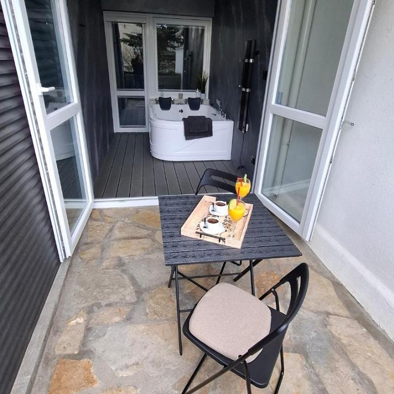 LUX Casa di Stefan - Two-Bedroom Apartment with Balcony and Terrace - 57