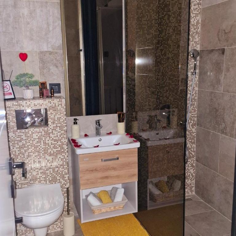 LUX Casa di Stefan - Two-Bedroom Apartment with Balcony and Terrace - 75