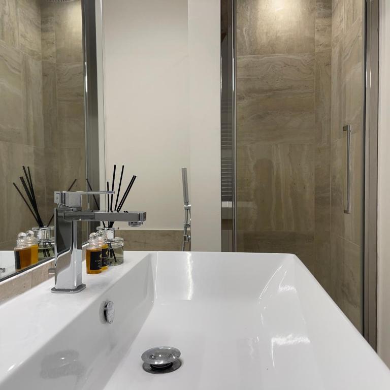 Terme di Tito Colosseum - Appartamento con 3 Camere da Letto e con Vista - 3