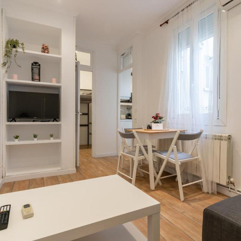 Cozy renovated -2Bedrooms 1Bathroom-Malasaña - Two-Bedroom Apartment - 2