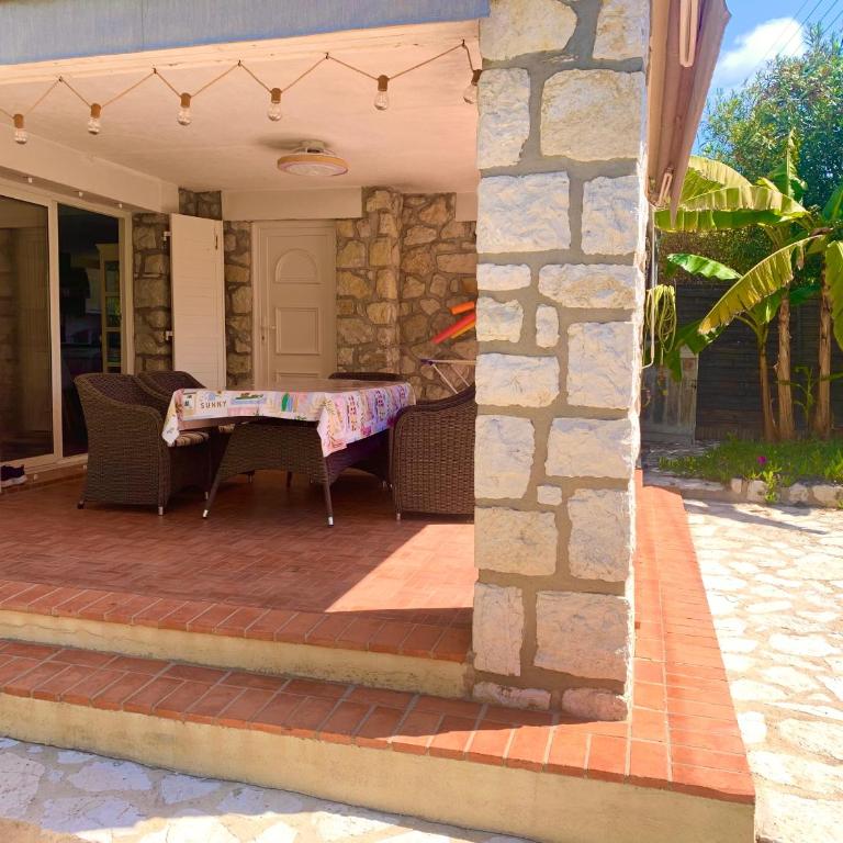 NEW renovated spacious 2 BR Apt AC 300m from Beach - Appartamento - 5