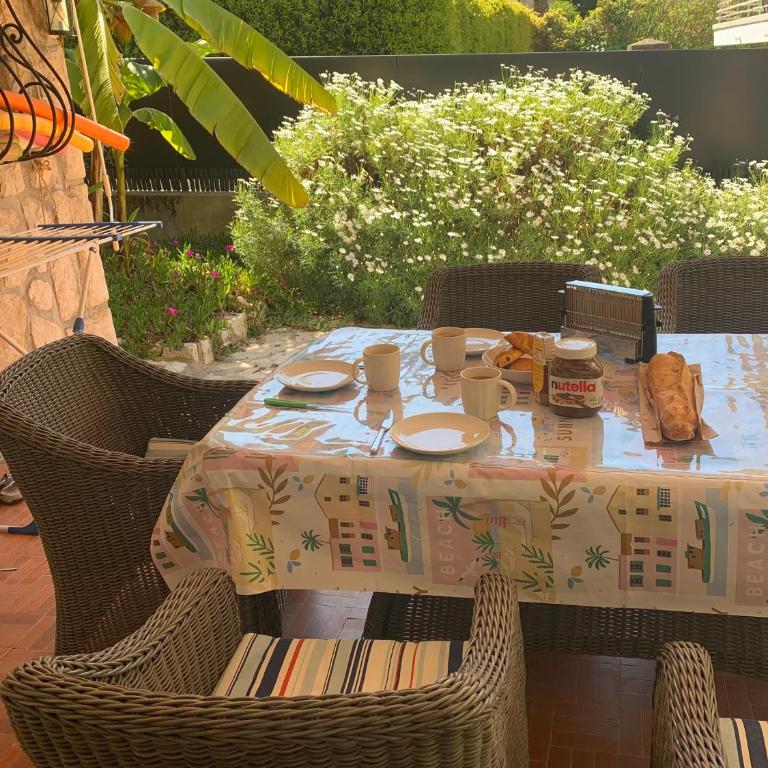 NEW renovated spacious 2 BR Apt AC 300m from Beach - Appartamento - 15