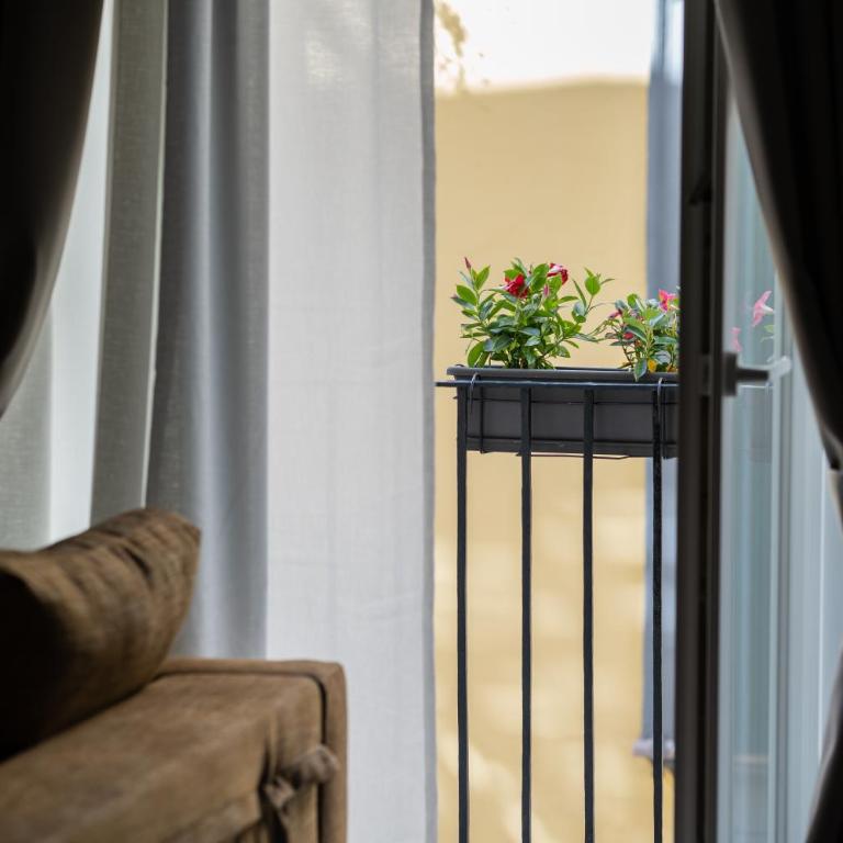 Monteroduni 22 - Chiaia Design Rooms - Suite Familiare con Balcone - 27