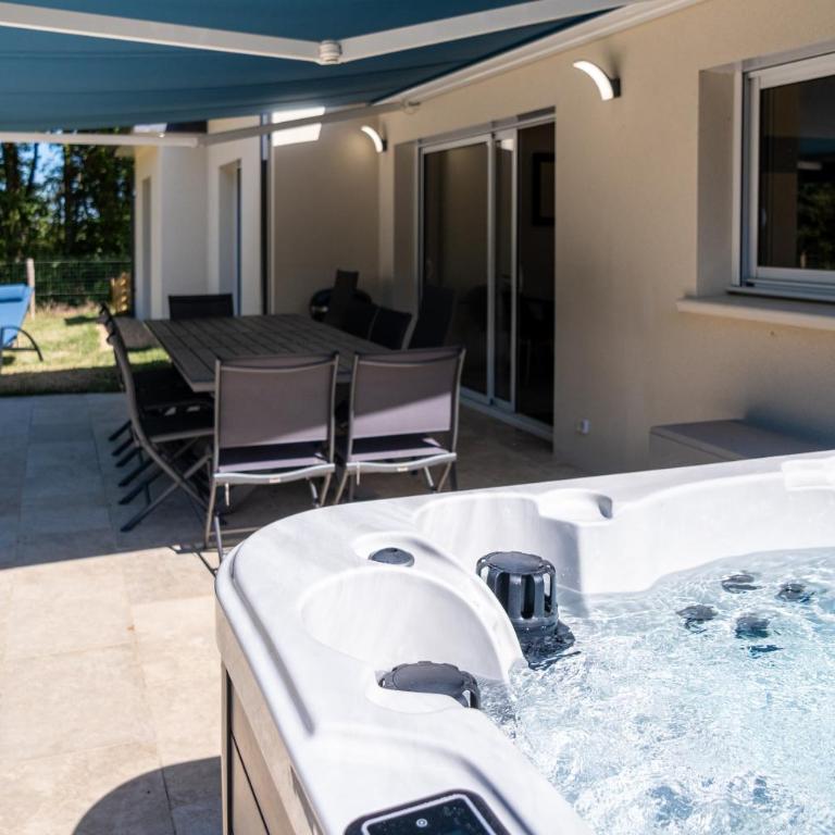 Gîte la Seigneurie -Piscine & SPA - Maison 4 Chambres - 7