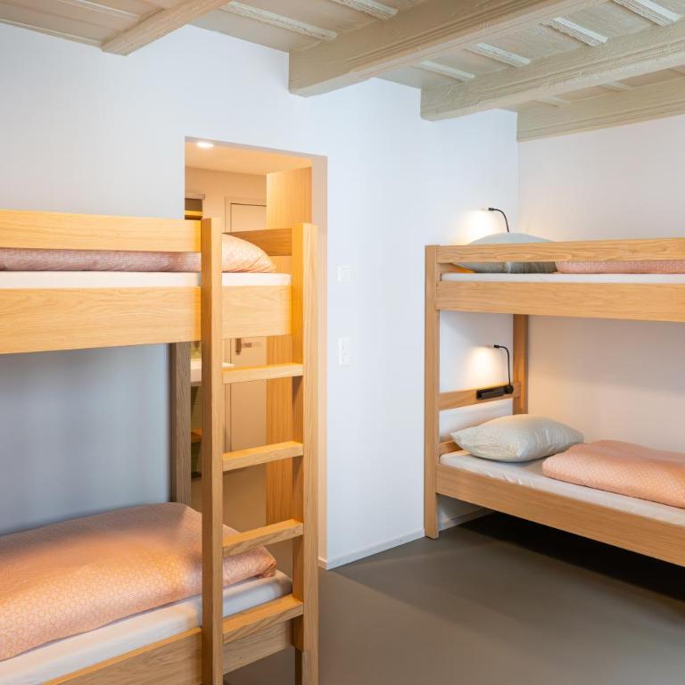 Martigny Youth Hostel - Bett im Männerschlafsaal mit 4 Betten - 4