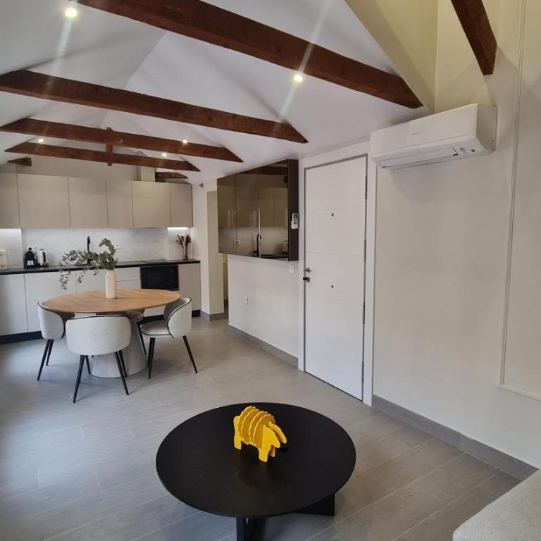 Navas PentHouse 301 By Florentia Homes - Deluxe Apartment - 15