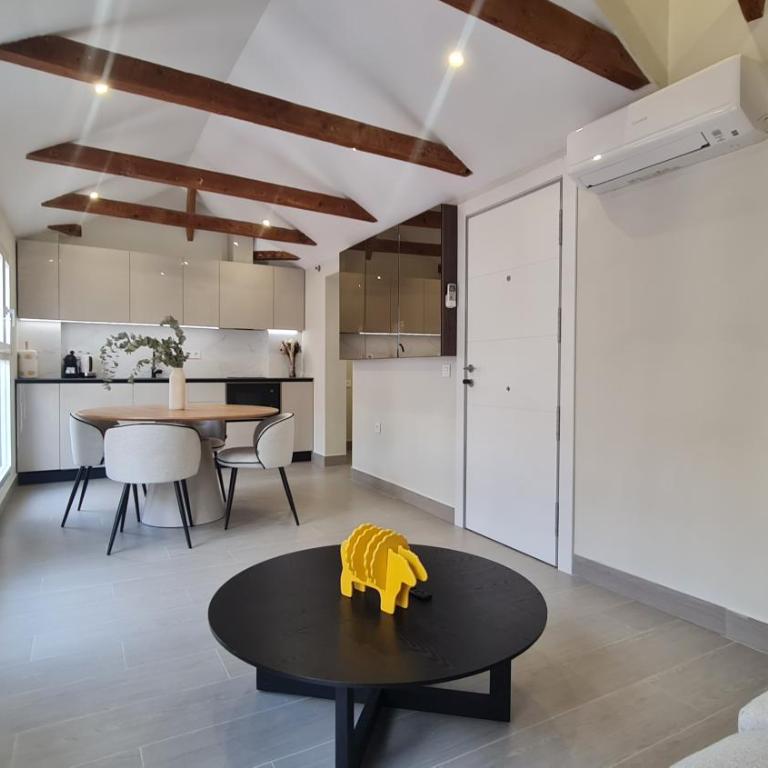 Navas PentHouse 301 By Florentia Homes - Deluxe Apartment - 1