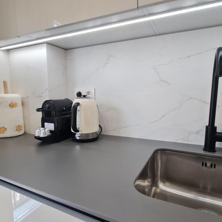 Navas PentHouse 301 By Florentia Homes - Deluxe Apartment - 17