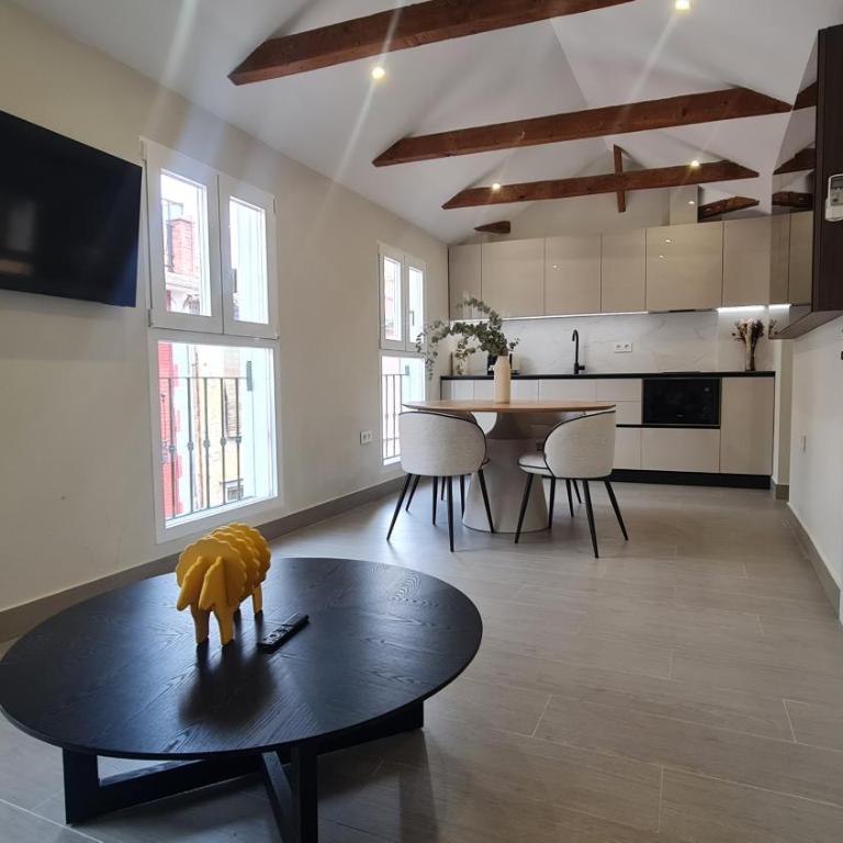 Navas PentHouse 301 By Florentia Homes - Deluxe Apartment - 7
