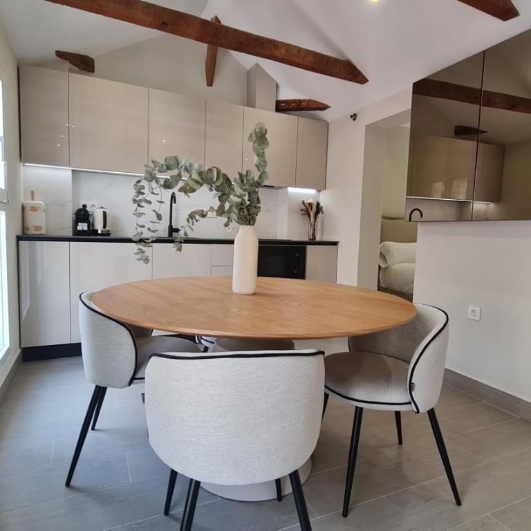 Navas PentHouse 301 By Florentia Homes - Deluxe Apartment - 8