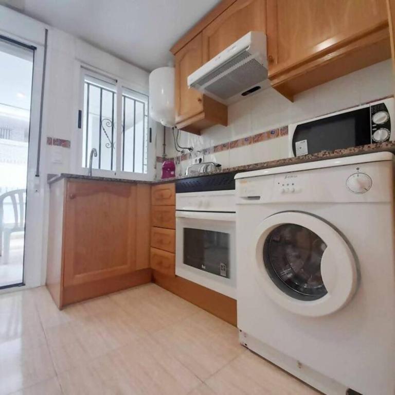 AYF CONFORTABLE BAJO DE DOS TERRAZAS TREBOL DOR - Apartamento - 10