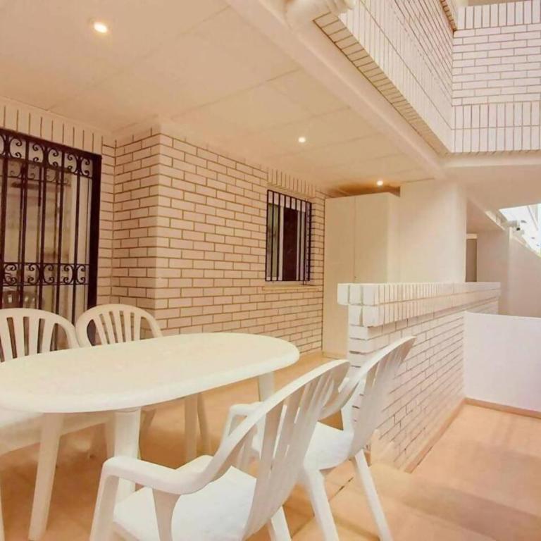 AYF CONFORTABLE BAJO DE DOS TERRAZAS TREBOL DOR - Apartamento - 11