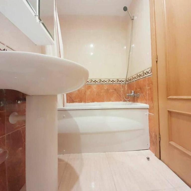 AYF CONFORTABLE BAJO DE DOS TERRAZAS TREBOL DOR - Apartamento - 36