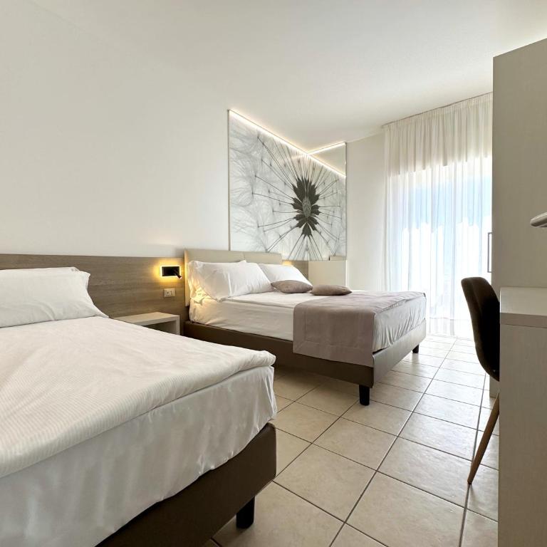 Hotel Lux - Camera Tripla con Vista Mare - 6