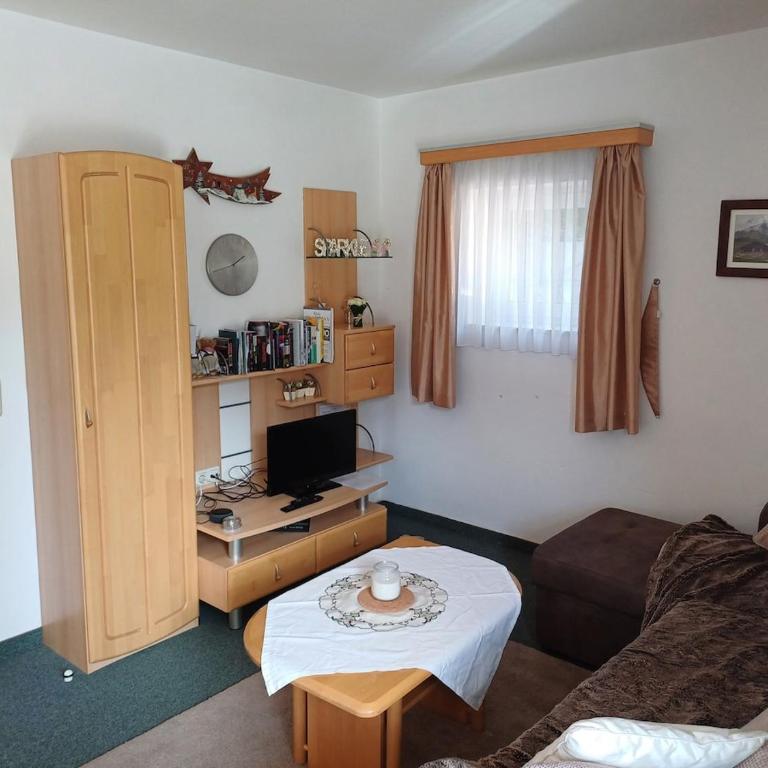 Alpendorf, Austria - Apartment mit 1 Schlafzimmer, Balkon und Bergblick - 4