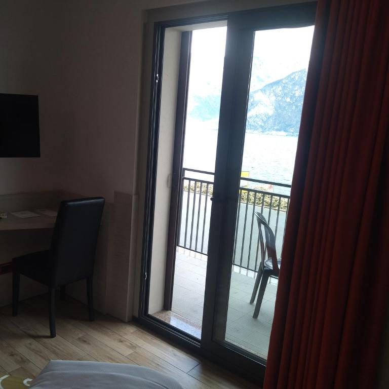 Hotel Sole Malcesine - Camera Matrimoniale/Doppia con Letti Singoli con Vista Lago. - 5