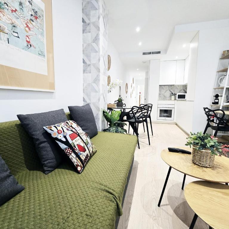 AA Guest - Biznaga Beach Center Eco Apartment - One-Bedroom Apartment - 2