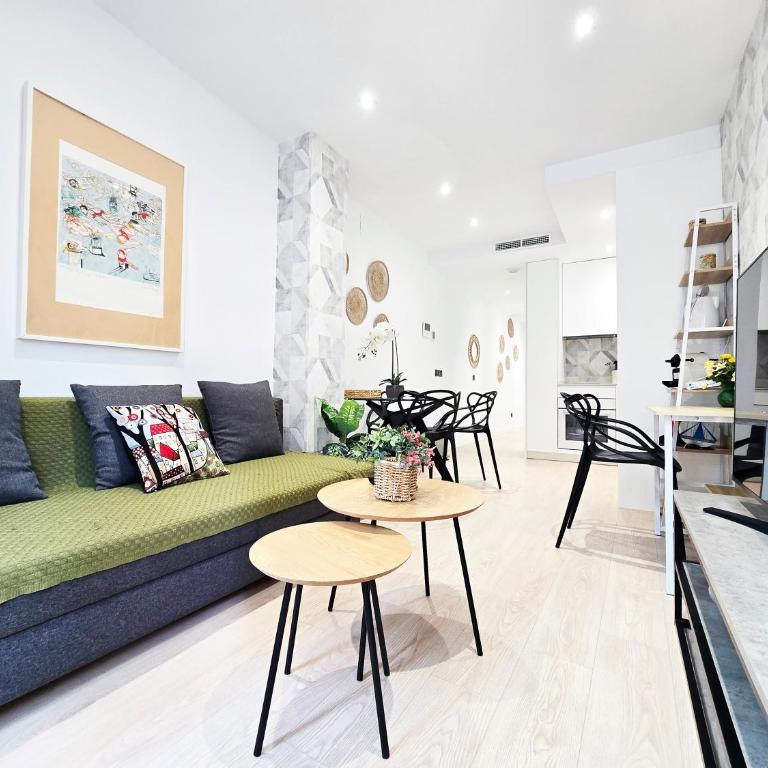 AA Guest - Biznaga Beach Center Eco Apartment - One-Bedroom Apartment - 5