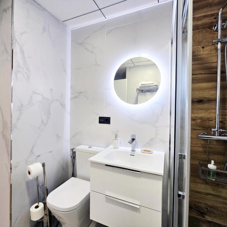 AA Guest - Biznaga Beach Center Eco Apartment - One-Bedroom Apartment - 20