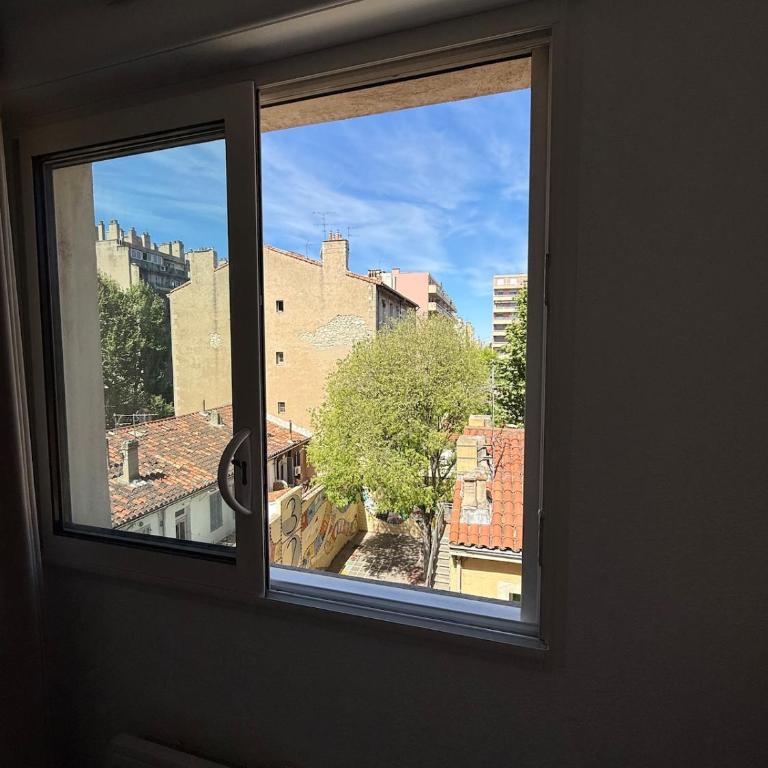 Charmant appartement moderne avec place de parking privative - Apartment mit 1 Schlafzimmer - 33