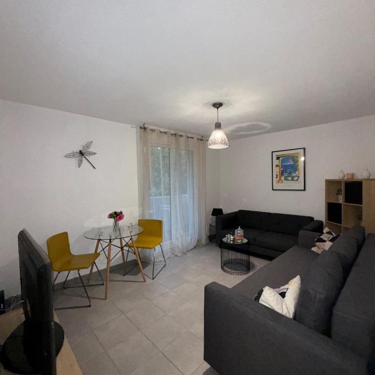 Charmant appartement moderne avec place de parking privative - Apartment mit 1 Schlafzimmer - 38