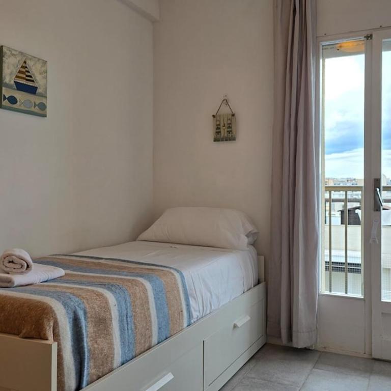 Bright Apartment with Two Balconies and a Seaside Pool - Apartamento de 3 dormitorios - 22