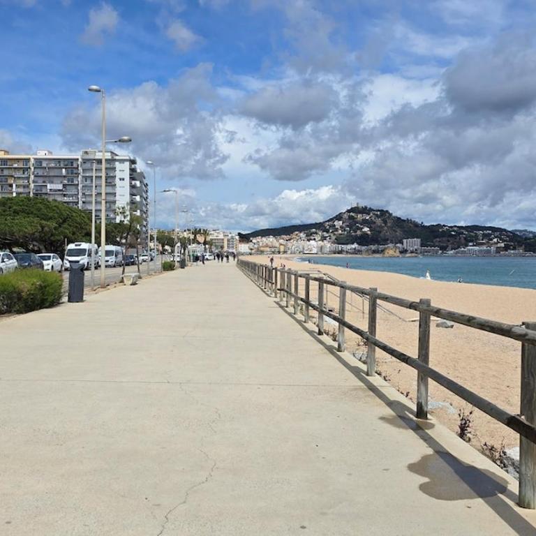 Bright Apartment with Two Balconies and a Seaside Pool - Apartamento de 3 dormitorios - 45