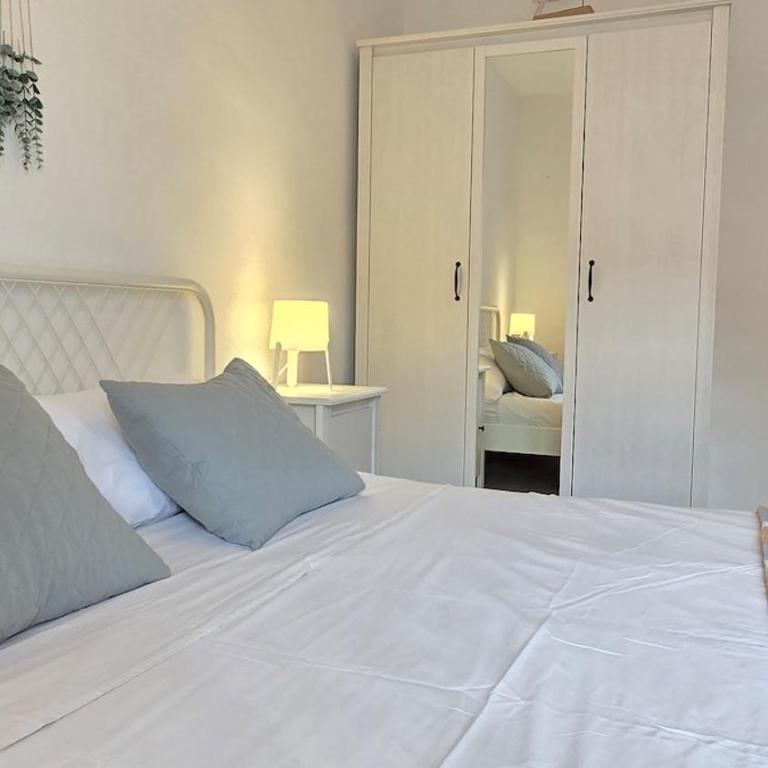 Bright Apartment with Two Balconies and a Seaside Pool - Apartamento de 3 dormitorios - 14