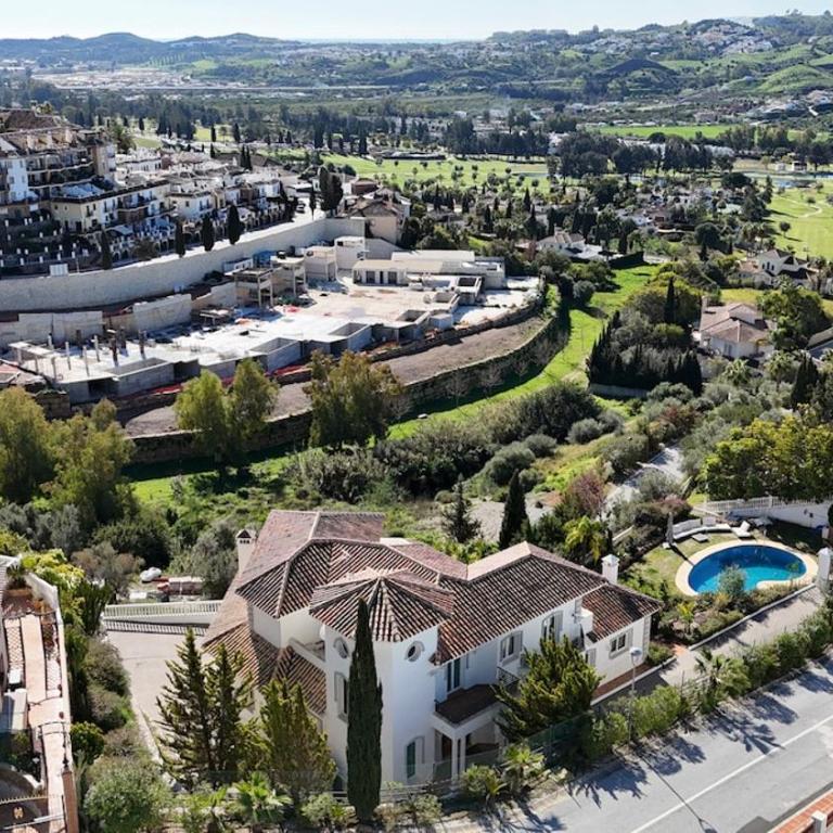 Andalusian style villa in Mijas - Villa - 1