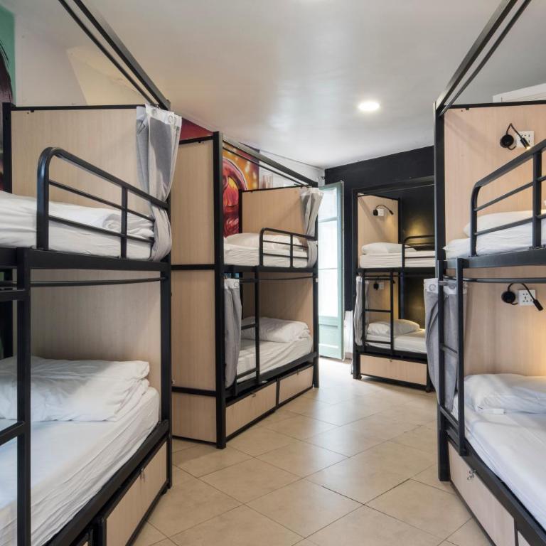 No Limit Hostel Graffiti - Cama en habitación compartida para mujeres de 12 camas con baño - 3