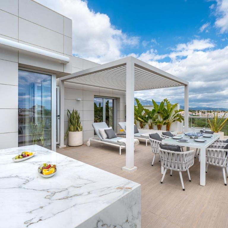 Newly Built 3 BDRM Lavish Penthouse Next to Beach - Apartamento de 3 dormitorios con vistas al mar - 12