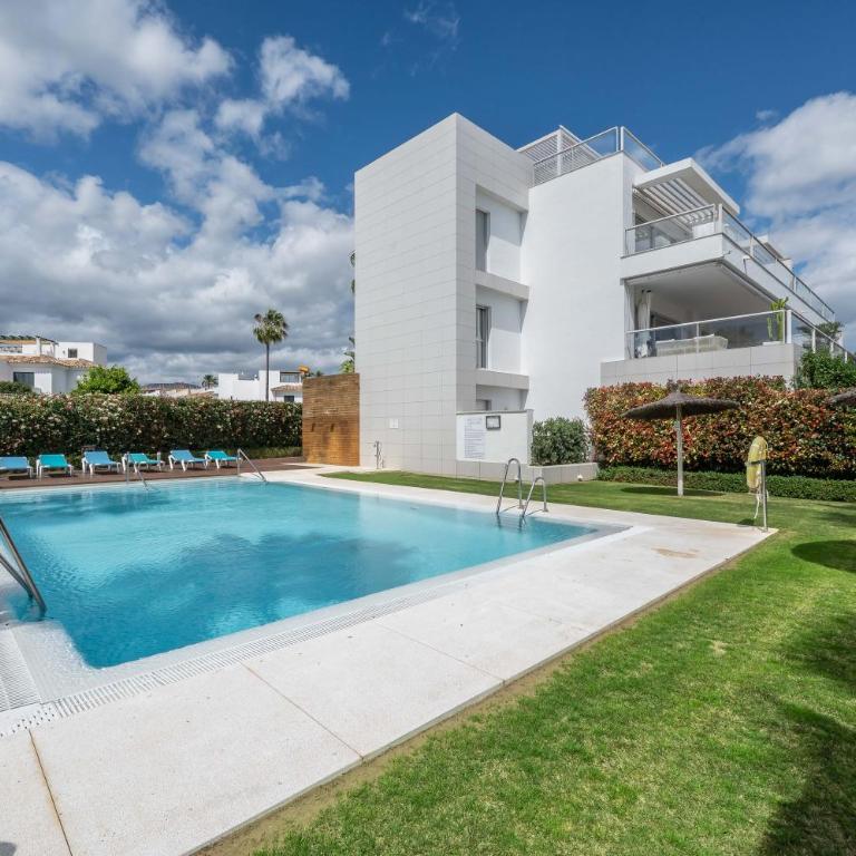 Newly Built 3 BDRM Lavish Penthouse Next to Beach - Apartamento de 3 dormitorios con vistas al mar - 2
