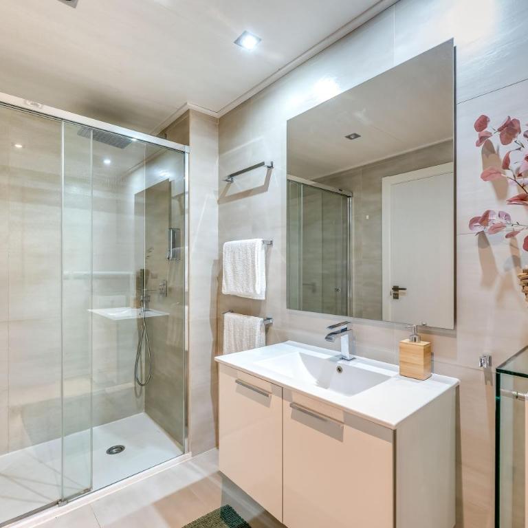 Newly Built 3 BDRM Lavish Penthouse Next to Beach - Apartamento de 3 dormitorios con vistas al mar - 36