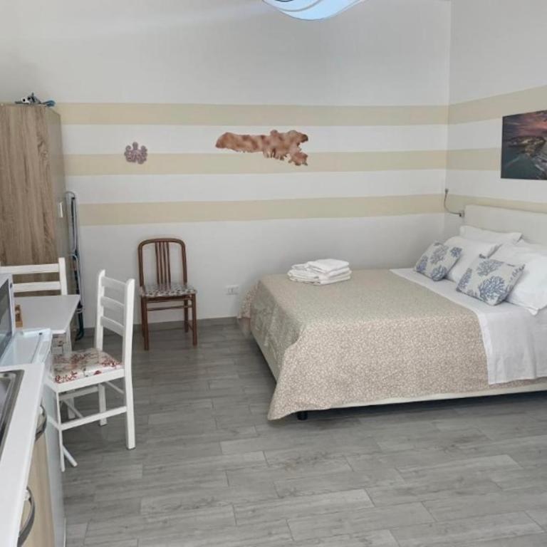 Brezza di mare - Camera Matrimoniale con Bagno Privato - 5