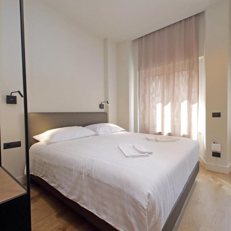 The Place Gallia - New Guesthouse San Giovanni- self check-in - modern bathrooms-near metro A - Camera Standard Matrimoniale/Doppia con Letti Singoli - 2