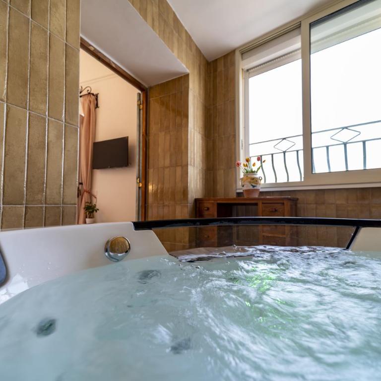Casa Cosenza - Camera King con Vasca Idromassaggio - 17