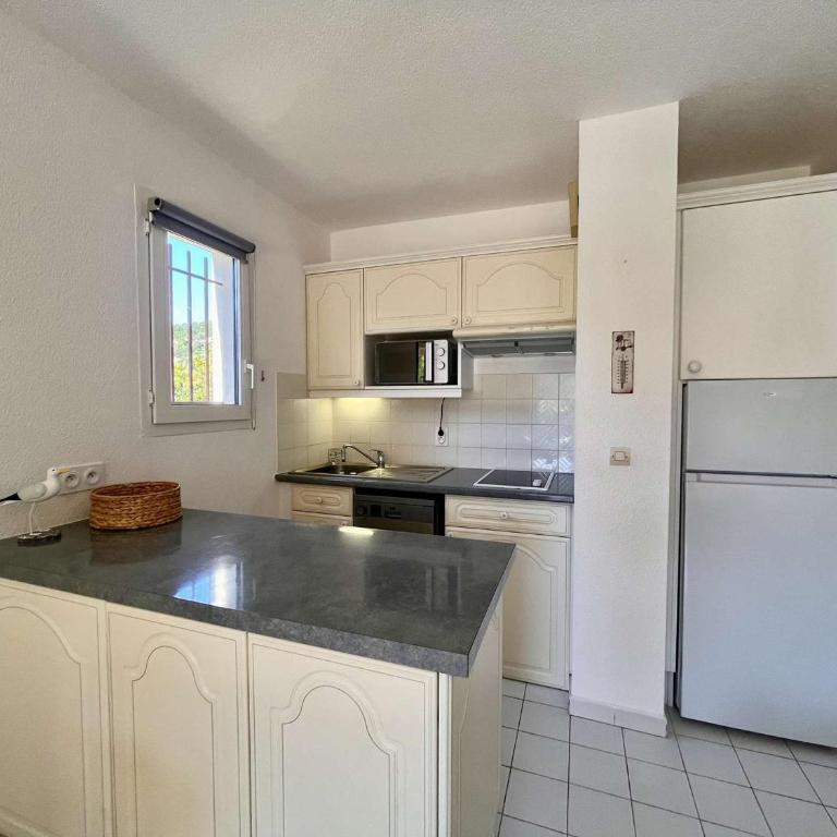Appartement avec terrasse et piscine, 2 pièces, 4 couchages, à Cavalaire-sur-Mer - FR-1-226B-206 - Appartamento - 7