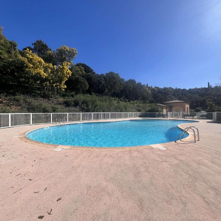 Appartement avec terrasse et piscine, 2 pièces, 4 couchages, à Cavalaire-sur-Mer - FR-1-226B-206 - Appartamento - 13