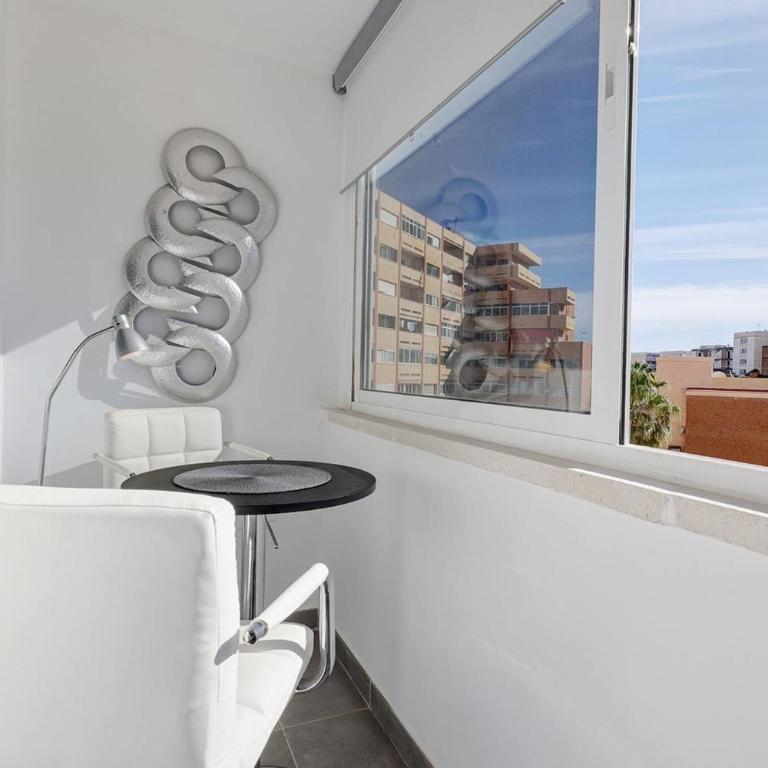 019 Stylish 3 Bed Ibensa Square Apt, near Beach & Bars - Apartamento de 3 dormitorios - 11