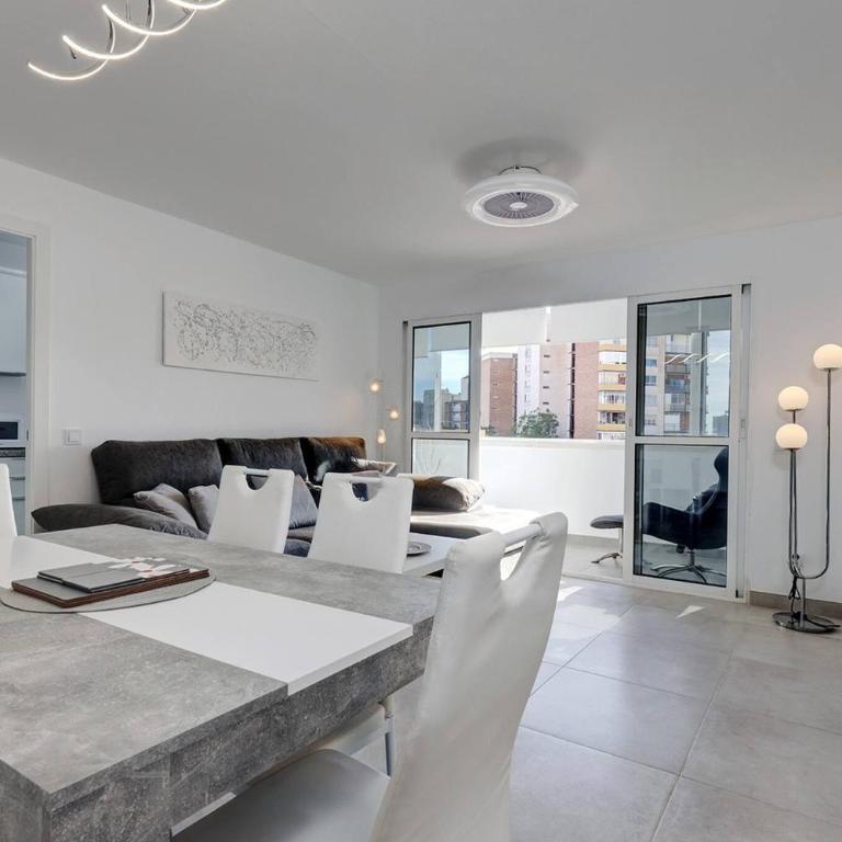 019 Stylish 3 Bed Ibensa Square Apt, near Beach & Bars - Apartamento de 3 dormitorios - 5
