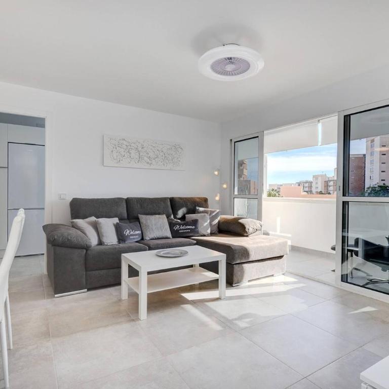 019 Stylish 3 Bed Ibensa Square Apt, near Beach & Bars - Apartamento de 3 dormitorios - 23